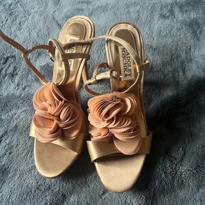 Badgley Mischka Gold Heels with Elegant Design